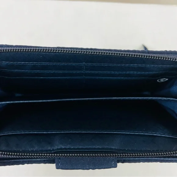 NWOT Vera Bradley Winter Forest Rabbit RFID Turnlock Wallet Navy Microfiber
